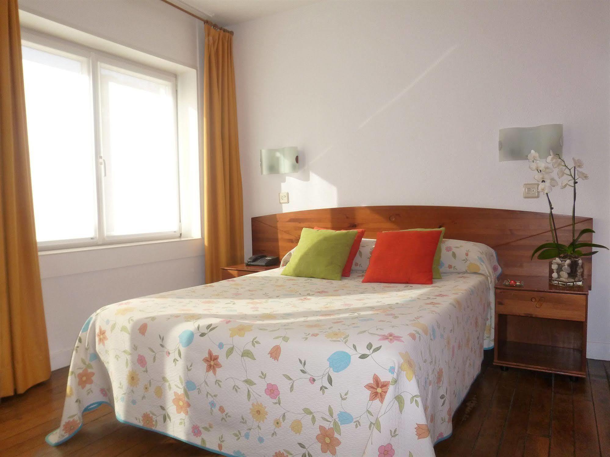 Hotel Record Сан Себастиан Екстериор снимка